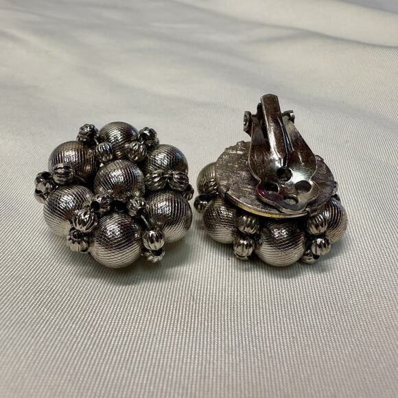 Vintage Silver Ball Cluster Clip Earrings Retro Textured Beads 60s Statement - Picture 3 of 5